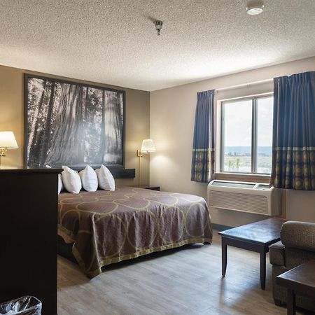 Super 8 By Wyndham Grants Hotel Екстериор снимка