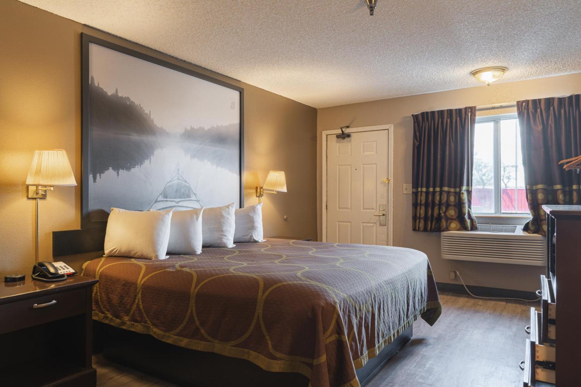 Super 8 By Wyndham Grants Hotel Екстериор снимка