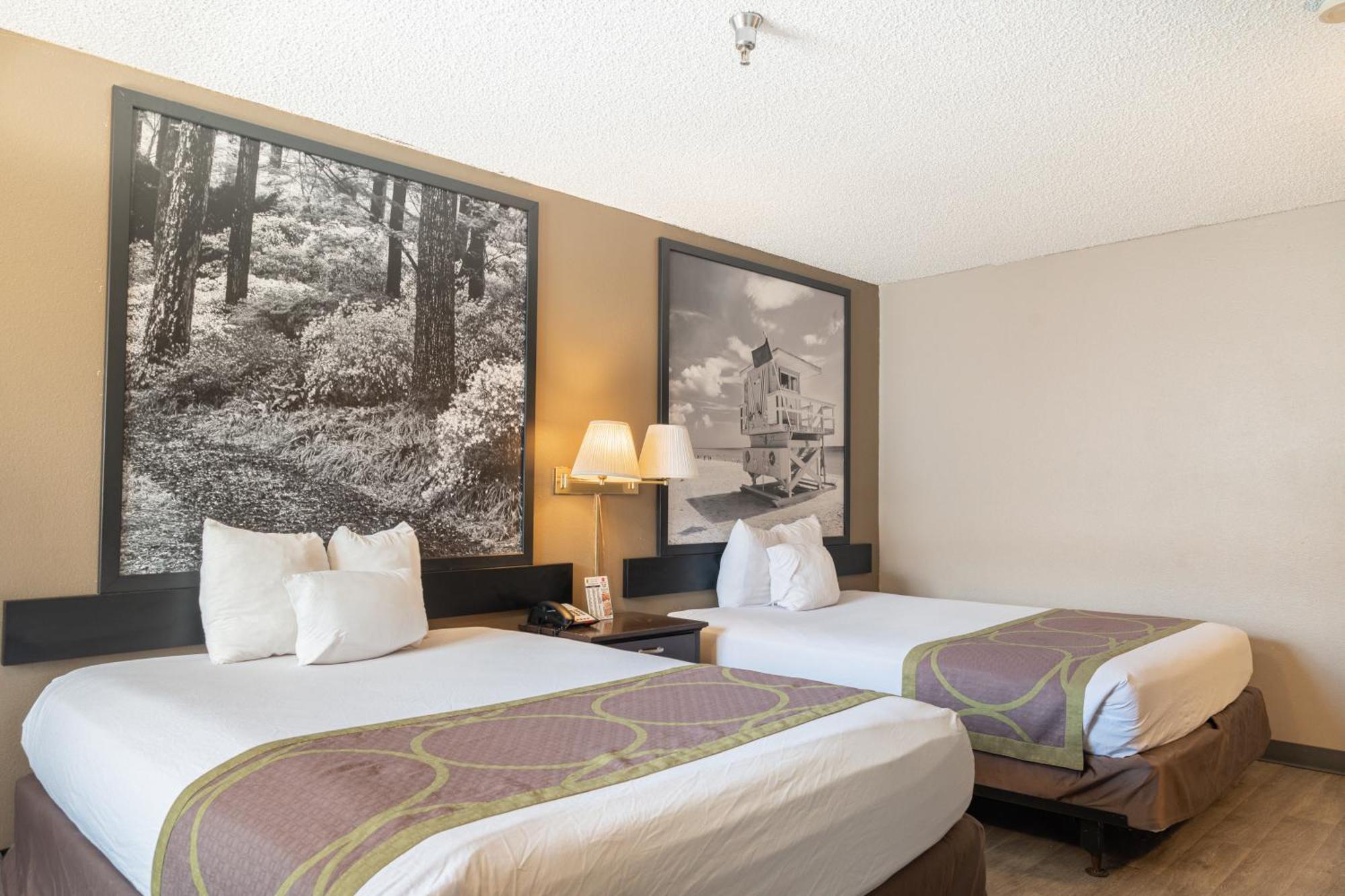 Super 8 By Wyndham Grants Hotel Екстериор снимка