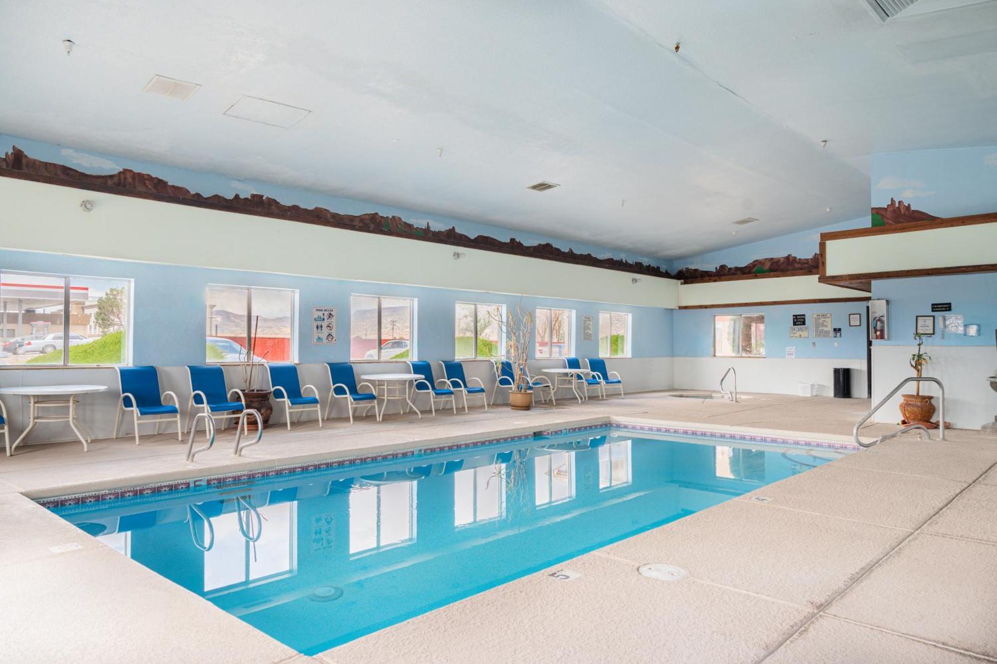 Super 8 By Wyndham Grants Hotel Екстериор снимка