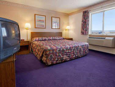 Super 8 By Wyndham Grants Hotel Екстериор снимка